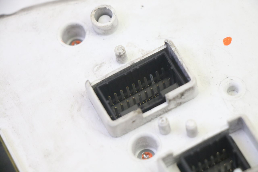 photo de LICZNIK PIAGGIO MP3 RL 250 (2006 - 2010) - Szczegóły charakterystyczne