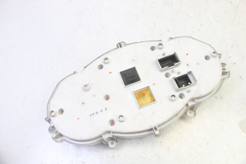 photo de LICZNIK PIAGGIO MP3 RL 250 (2006 - 2010) - Oznaczenia i referencje