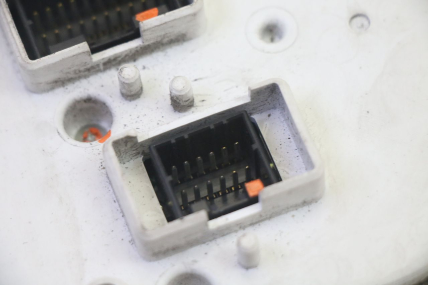 photo de LICZNIK PIAGGIO MP3 125 (2006 - 2014) - Zbliżenie komponentów