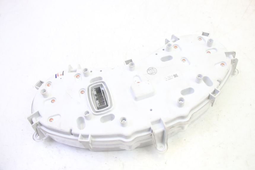 photo de LICZNIK PIAGGIO MP3 500 (2016 - 2018) - Szczegóły charakterystyczne