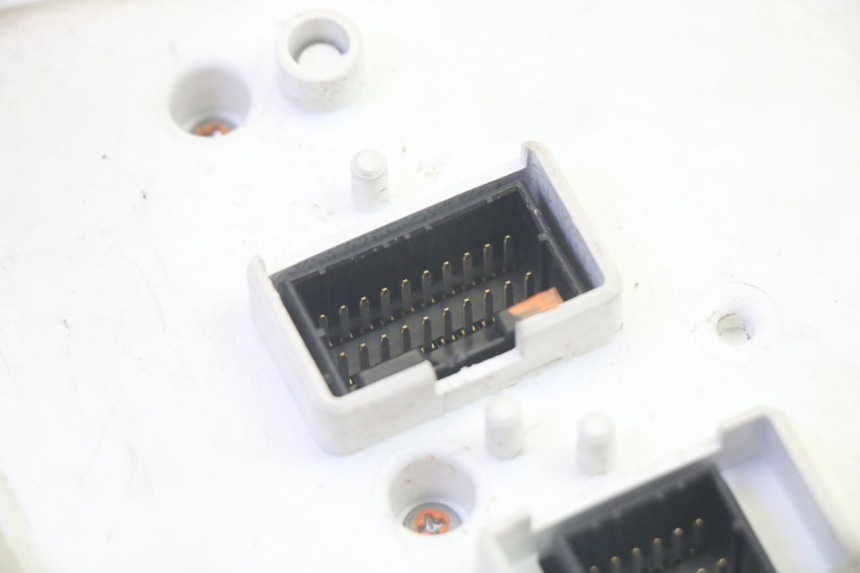 photo de LICZNIK PIAGGIO MP3 RL 250 (2006 - 2010) - Szczegóły charakterystyczne