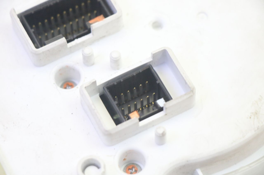 photo de LICZNIK PIAGGIO MP3 RL 250 (2006 - 2010) - Zbliżenie komponentów