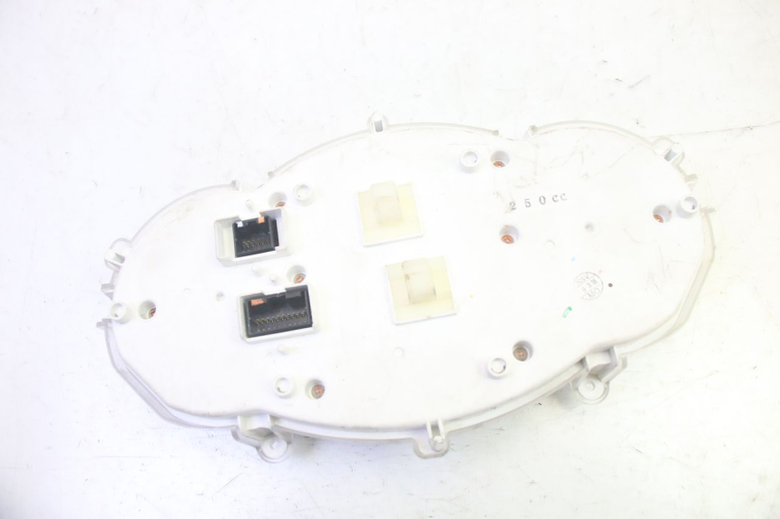 photo de LICZNIK PIAGGIO MP3 RL 250 (2006 - 2010) - Oznaczenia i referencje