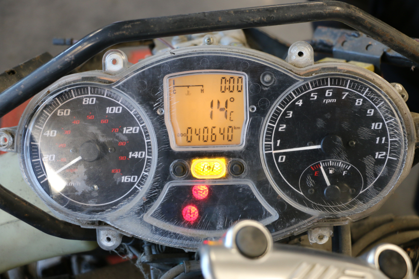 photo de LICZNIK PIAGGIO MP3 RL 250 (2006 - 2010) - Zoom stanu zużycia