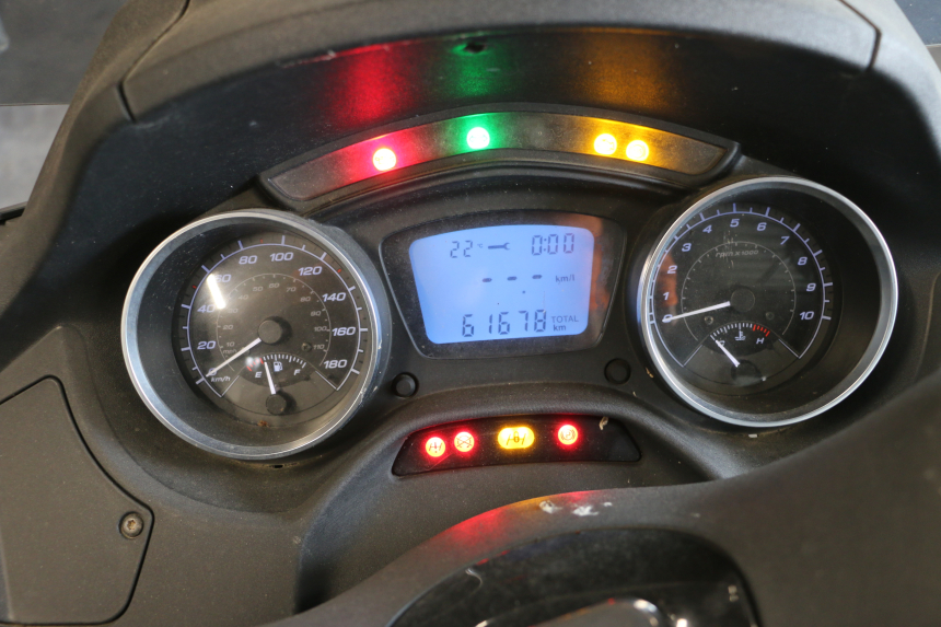 photo de LICZNIK PIAGGIO MP3 500 (2016 - 2018) - Stan powierzchni