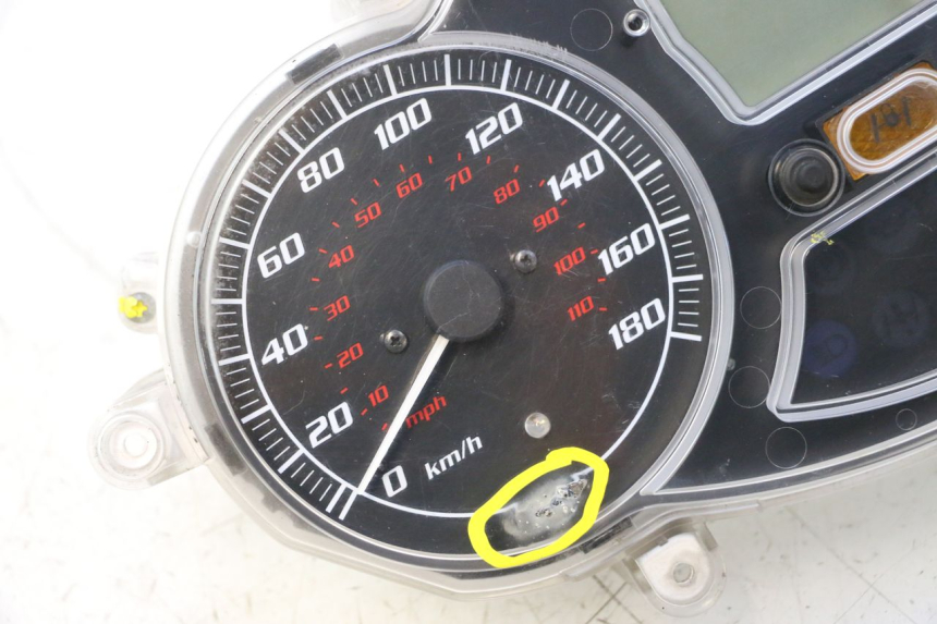 photo de LICZNIK PIAGGIO MP3 500 (2011 - 2015) - Struktura - zbliżenie
