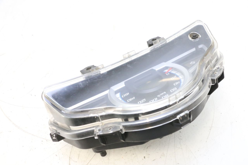 photo de LICZNIK HONDA PCX (JF57/JF64) 125 (2014 - 2018) - Widok z bliska