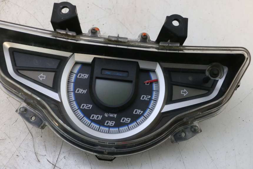 photo de LICZNIK HONDA PCX (JF57/JF64) 125 (2014 - 2018) - Zbliżenie techniczne