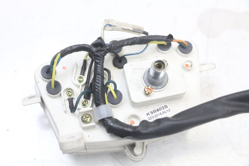 photo de LICZNIK PEUGEOT KISBEE 2T 50 (2010 - 2017) - Stan powierzchni