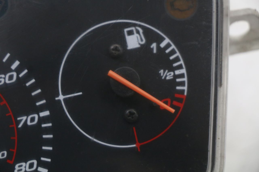 photo de LICZNIK PEUGEOT STREETZONE 4T 50 (2018 - 2023) - Zoom stanu zużycia