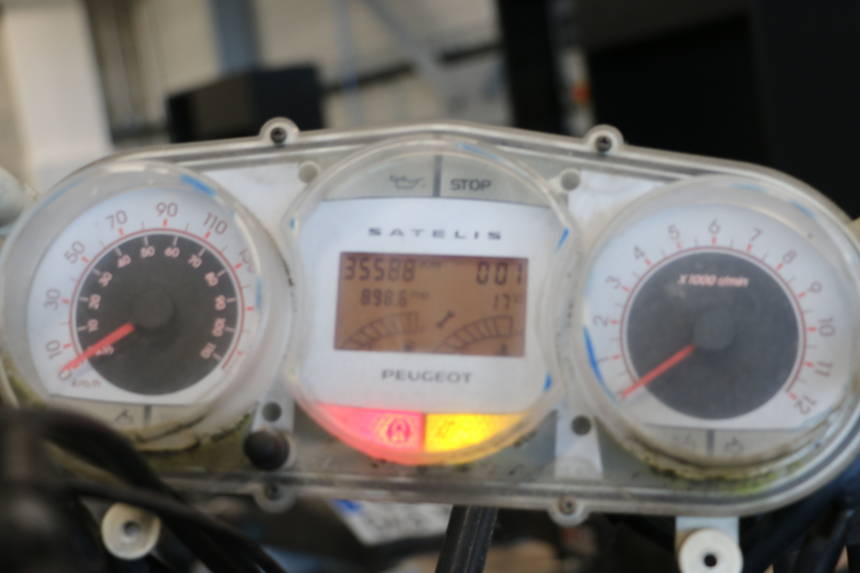 photo de LICZNIK PEUGEOT SATELIS COMPRESSOR K15 125 (2006 - 2009) - Zbliżenie techniczne