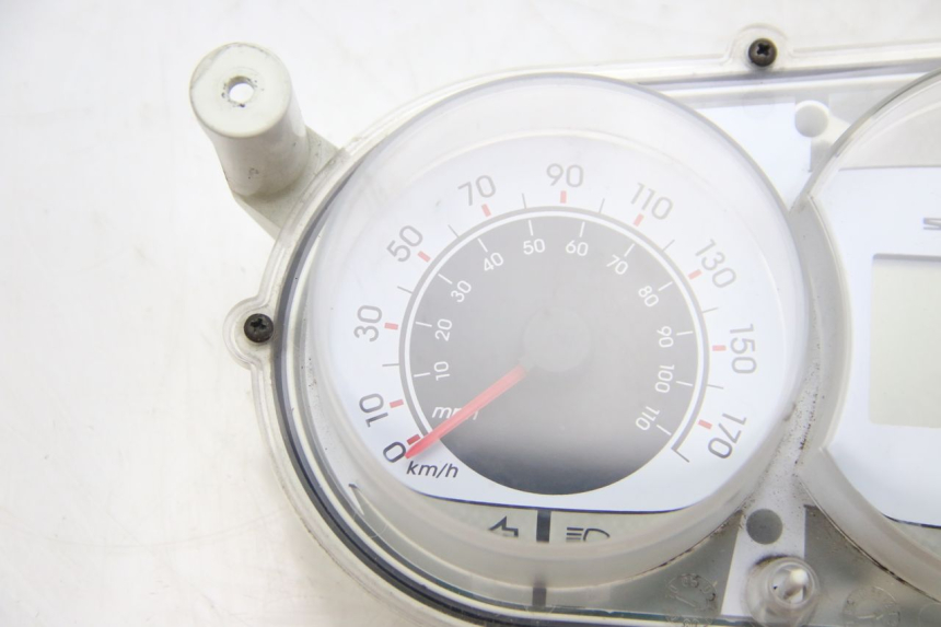 photo de LICZNIK PEUGEOT SATELIS 125 (2006 - 2009) - Zoom stanu zużycia