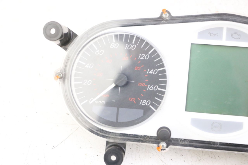 photo de LICZNIK PEUGEOT SATELIS 125 (2013 - 2018) - Szczegóły charakterystyczne