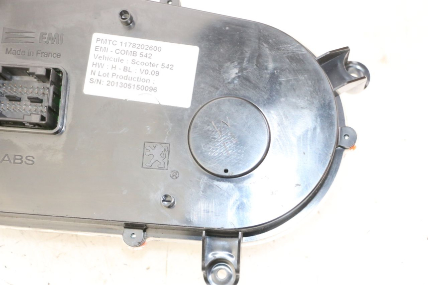 photo de LICZNIK PEUGEOT SATELIS 125 (2013 - 2018) - Stan powierzchni