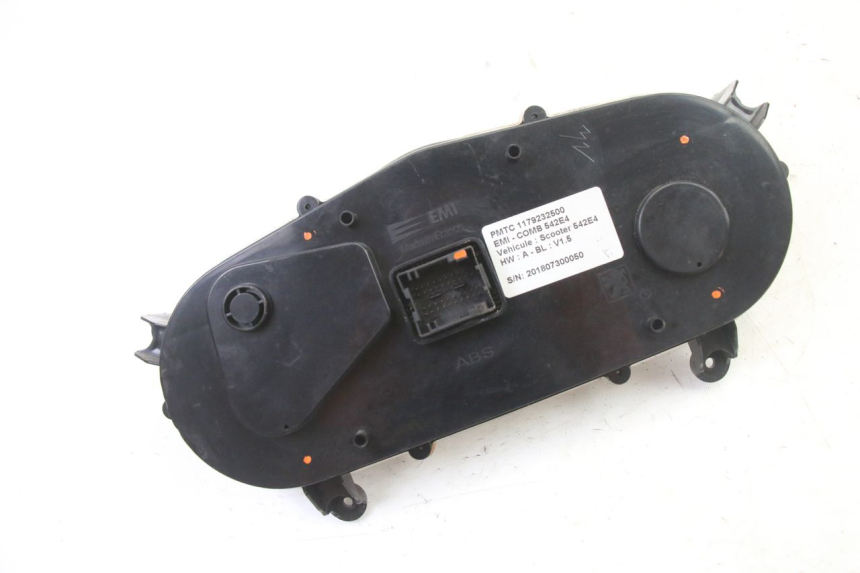 photo de LICZNIK PEUGEOT SATELIS 125 (2013 - 2018) - Stan powierzchni