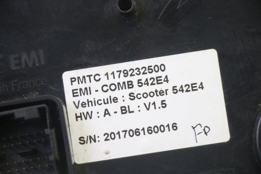 photo de LICZNIK PEUGEOT SATELIS 125 (2013 - 2018) - Szczegóły charakterystyczne