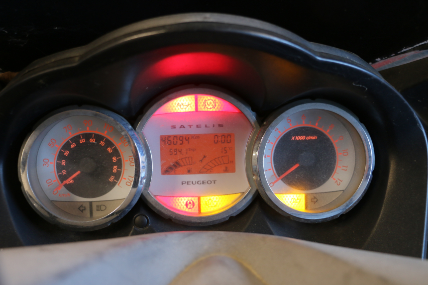 photo de LICZNIK PEUGEOT SATELIS 125 (2006 - 2009) - Zoom stanu zużycia