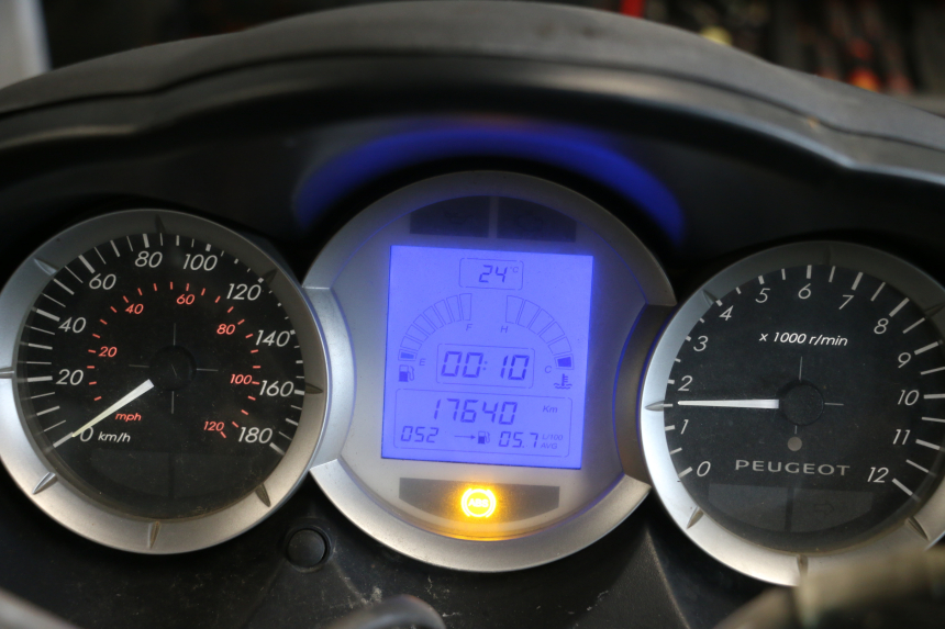 photo de LICZNIK PEUGEOT SATELIS 125 (2013 - 2018) - Zoom stanu zużycia