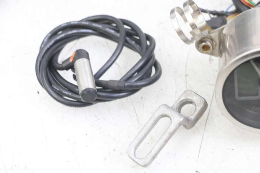 photo de LICZNIK SUZUKI SV N 650 (1999 - 2002) - Widok główny