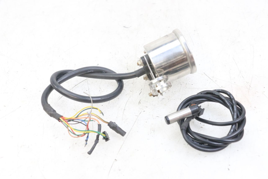 photo de LICZNIK SUZUKI SV N 650 (1999 - 2002) - Szczegóły charakterystyczne