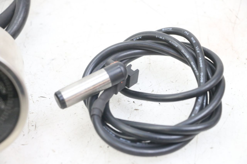 photo de LICZNIK SUZUKI SV N 650 (1999 - 2002) - Widok z bliska