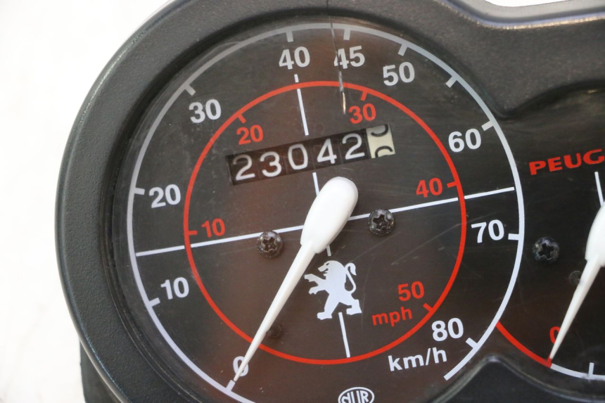 photo de LICZNIK PEUGEOT TREKKER TKR 50 (2005 - 2014) - Widok z bliska