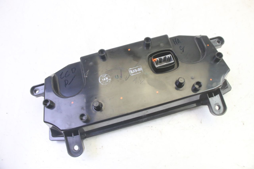 photo de LICZNIK YAMAHA TRICITY 300 (2020 - 2024) - Stan powierzchni