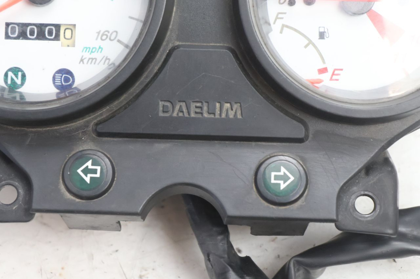 photo de LICZNIK DAELIM VJ ROADWIN 125 (2004 - 2007) - Zbliżenie techniczne