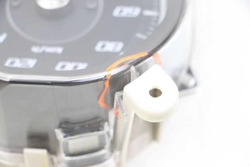 photo de LICZNIK YAMAHA XMAX X-MAX ABS 125 (2017 - 2020) - Szczegóły charakterystyczne