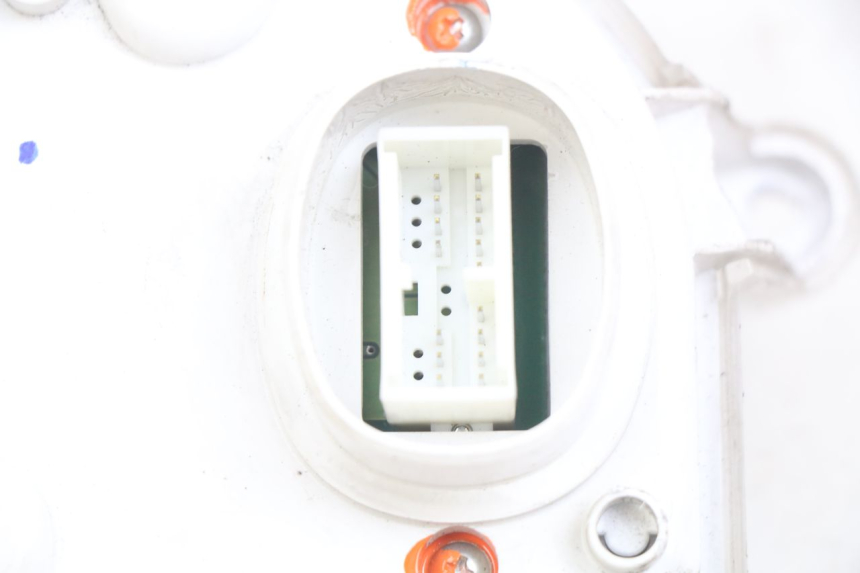 photo de LICZNIK YAMAHA X-MAX XMAX 125 (2010 - 2013) - Stan powierzchni