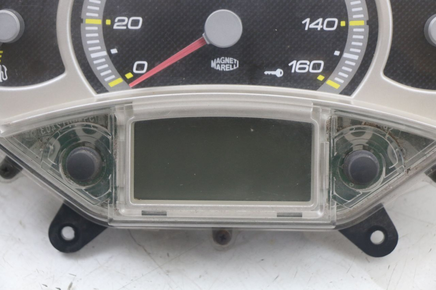 photo de LICZNIK YAMAHA XMAX X-MAX 125 (2006 - 2009) - Zbliżenie techniczne