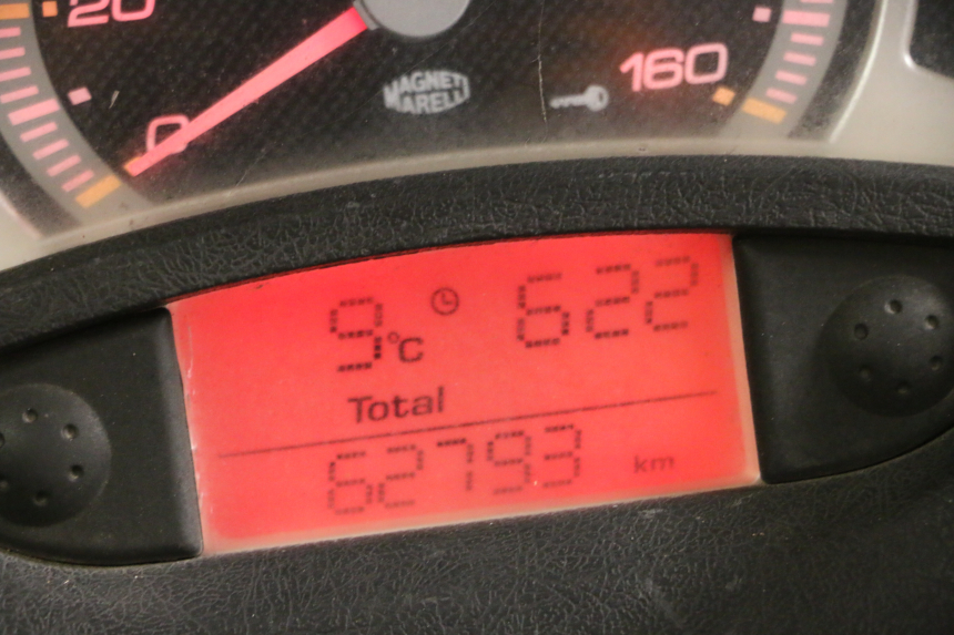 photo de LICZNIK YAMAHA XMAX X-MAX 125 (2006 - 2009) - Zbliżenie techniczne