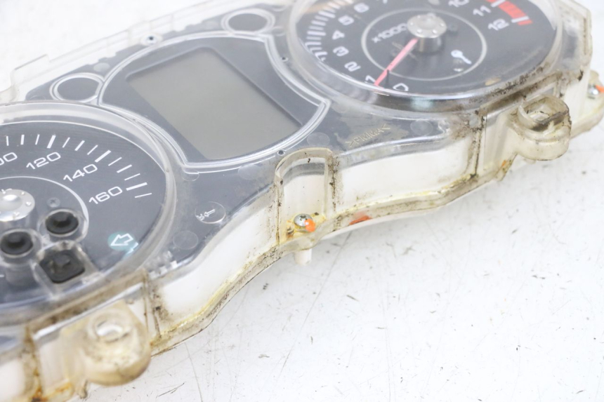 photo de LICZNIK YAMAHA X-MAX XMAX 125 (2010 - 2013) - Stan powierzchni