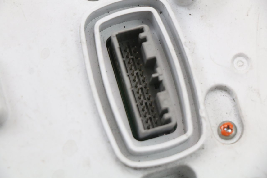 photo de LICZNIK PIAGGIO X10 125 (2012 - 2017) - Zbliżenie komponentów