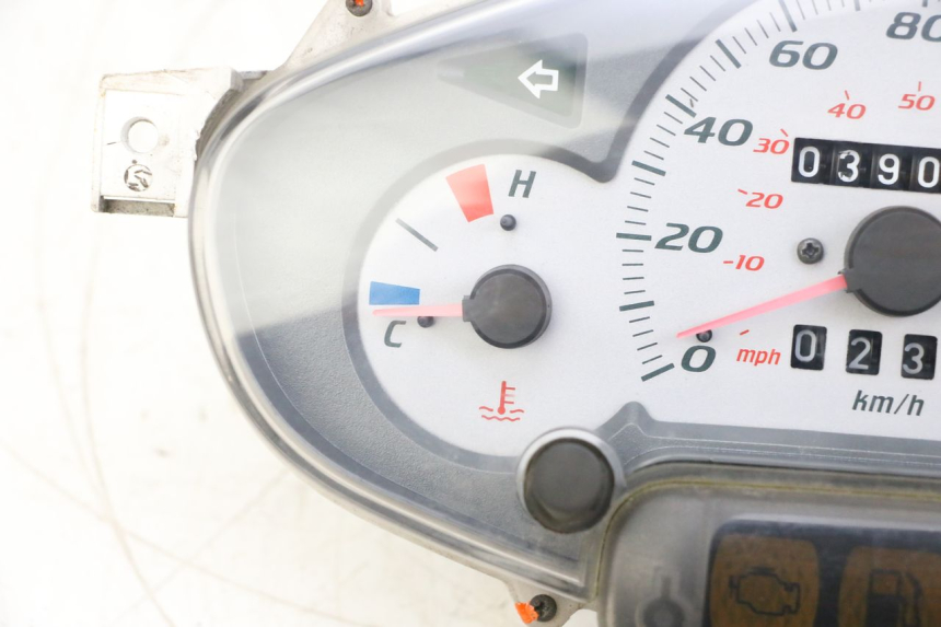 photo de LICZNIK PIAGGIO X8 125 (2004 - 2007) - Szczegóły charakterystyczne