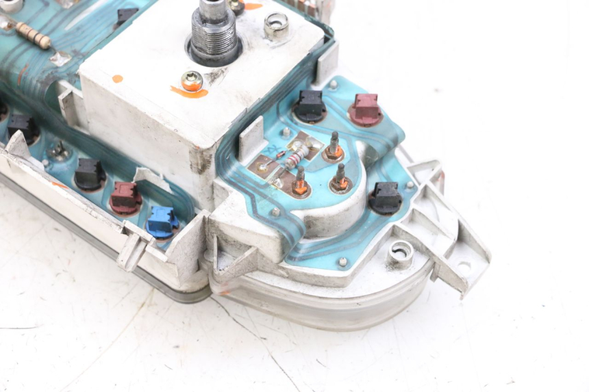 photo de LICZNIK PIAGGIO X8 125 (2004 - 2007) - Zbliżenie techniczne