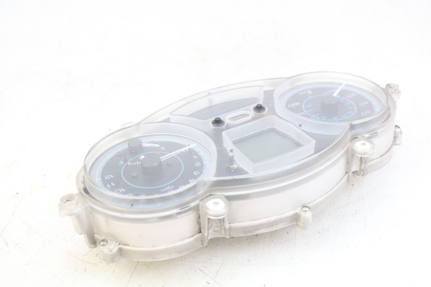 photo de LICZNIK PIAGGIO XEVO - X EVO 125 (2007 - 2017) - Zbliżenie techniczne