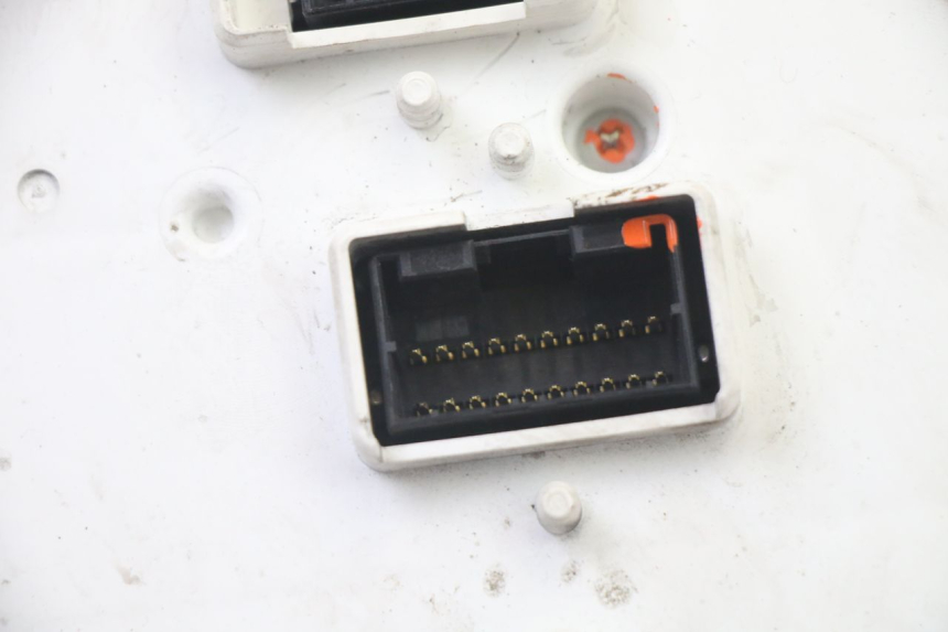 photo de LICZNIK PIAGGIO XEVO - X EVO 125 (2007 - 2017) - Szczegóły charakterystyczne