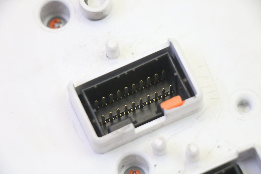 photo de LICZNIK PIAGGIO XEVO - X EVO 125 (2007 - 2017) - Szczegóły charakterystyczne