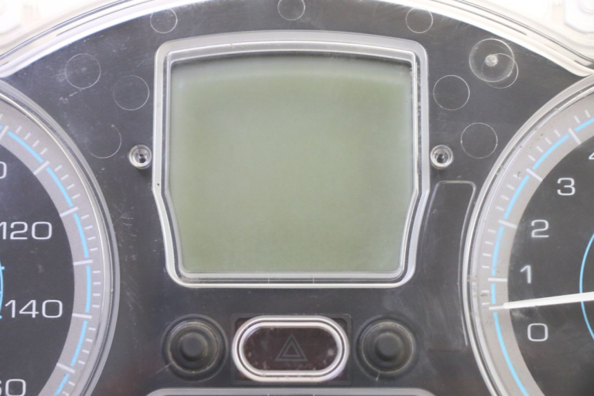 photo de LICZNIK PIAGGIO XEVO - X EVO 125 (2007 - 2017) - Zbliżenie techniczne