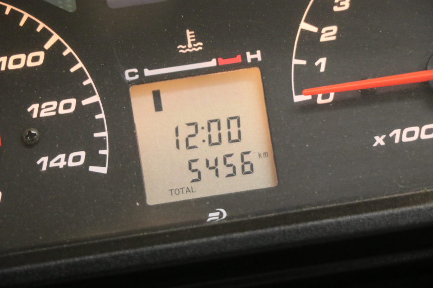 photo de LICZNIK HONDA XLV VARADERO 125 (2000 - 2006) - Widok z bliska