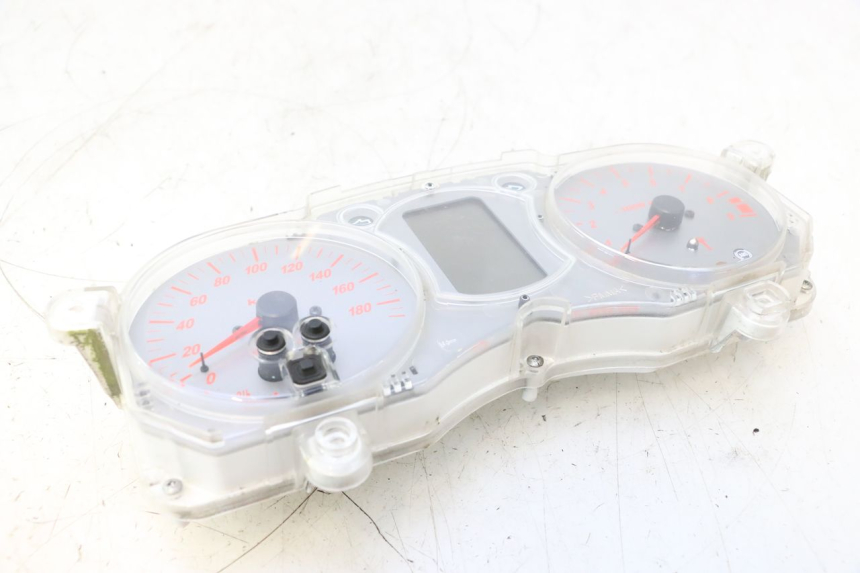 photo de LICZNIK YAMAHA XP T-MAX ABS 500 (2005 - 2005) - Zbliżenie techniczne