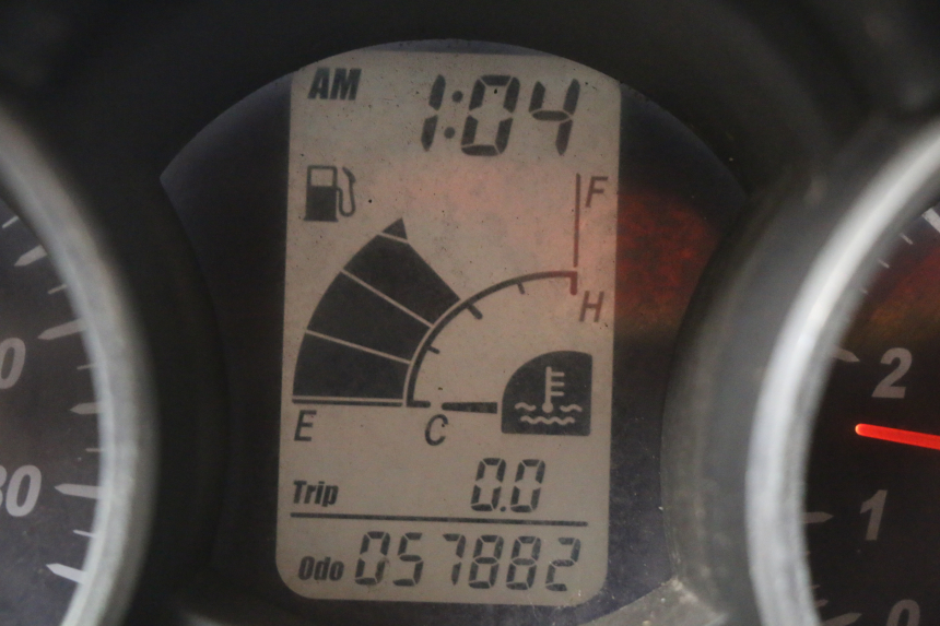 photo de LICZNIK YAMAHA YP MAJESTY 400 (2004 - 2008) - Widok z bliska