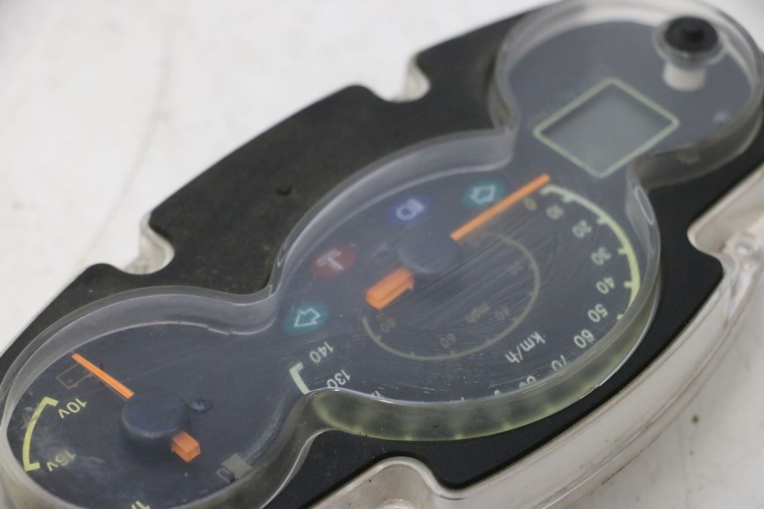 photo de LICZNIK YAMAHA YP MAJESTY 125 (2002 - 2006) - Alternatywny kąt