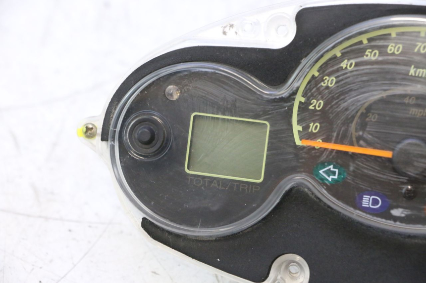 photo de LICZNIK YAMAHA YP MAJESTY 125 (2002 - 2006) - Widok z bliska