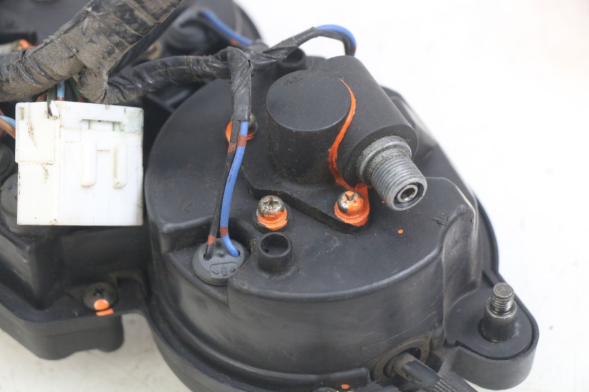 photo de LICZNIK YAMAHA YZF R THUNDERCAT 600 (1996 - 2003) - Stan powierzchni