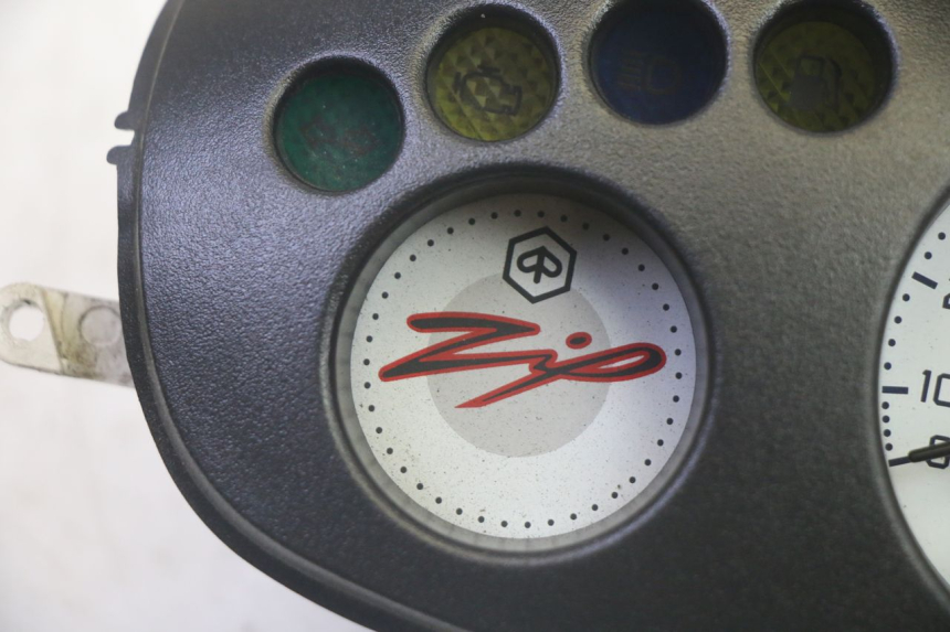 photo de LICZNIK PIAGGIO ZIP 4T 50 (2018 - 2020) - Szczegół części