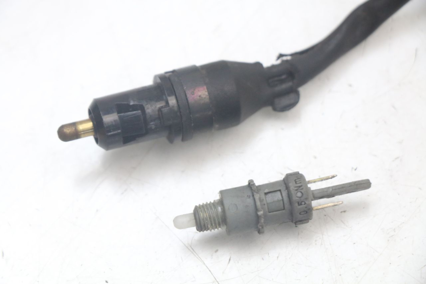 photo de Włącznik światła stopu QUADRO 3D S 350 (2013 - 2018) - Zoom stanu zużycia