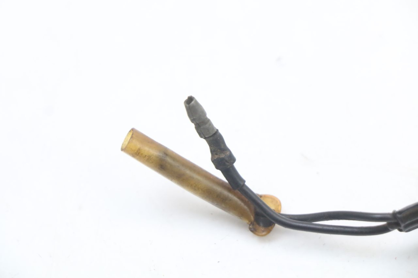 photo de Włącznik tylnego światła stopu YAMAHA DTLC 125 (1982 - 1987) - Zbliżenie techniczne