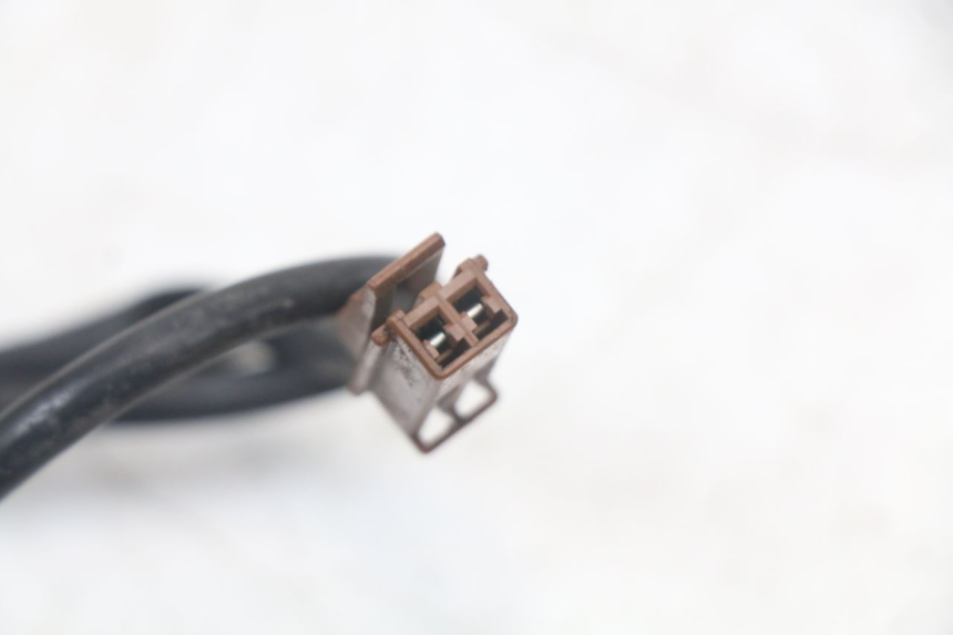 photo de Włącznik tylnego światła stopu YAMAHA FJR ABS 1300 (2006 - 2012) - Zbliżenie techniczne